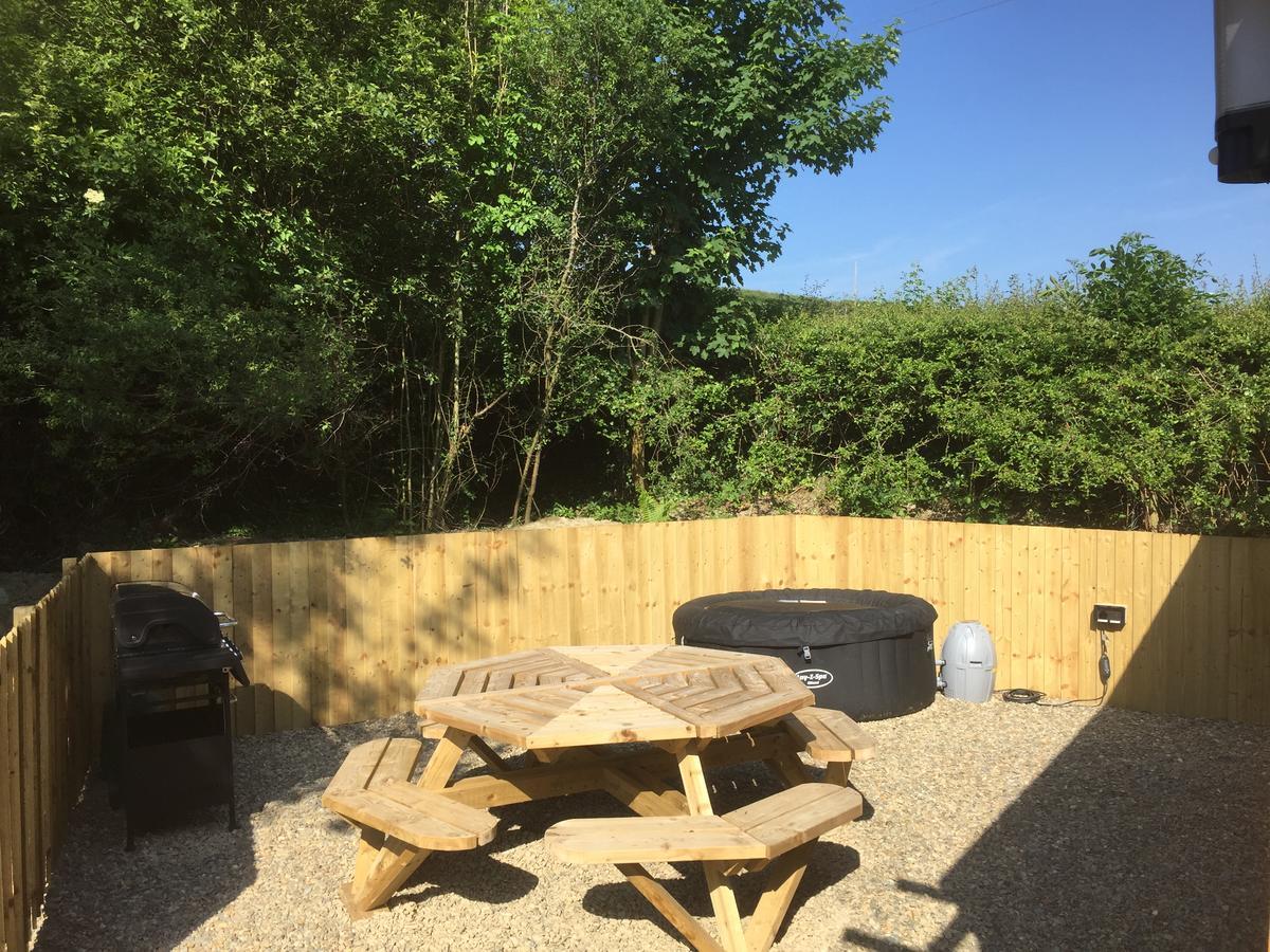Romantic Getaway Luxury Wooden Cabin With Private Hot Tub And Bbq Aberystwyth Kültér fotó