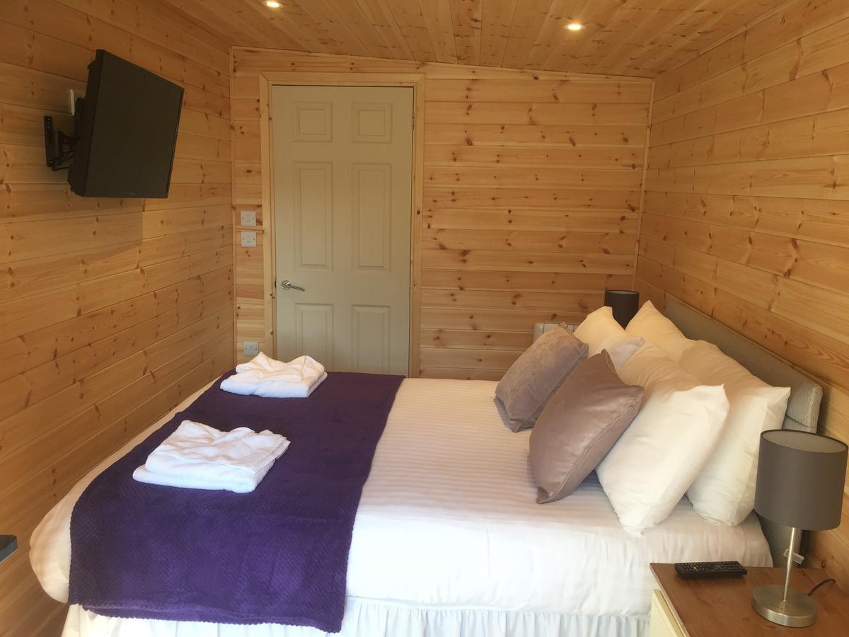 Romantic Getaway Luxury Wooden Cabin With Private Hot Tub And Bbq Aberystwyth Kültér fotó
